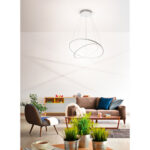 lampadario led a sospensione a soffitto rotondo due anelli sottili in alluminio colore nero applicato in una sala soggiorno