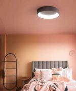 plafoniera a led rotonda color caffè applicato in camera da letto