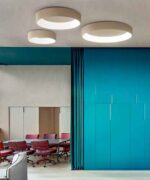 plafoniere led a soffitto rotonde colore sabbia applicate ad una sala meeting